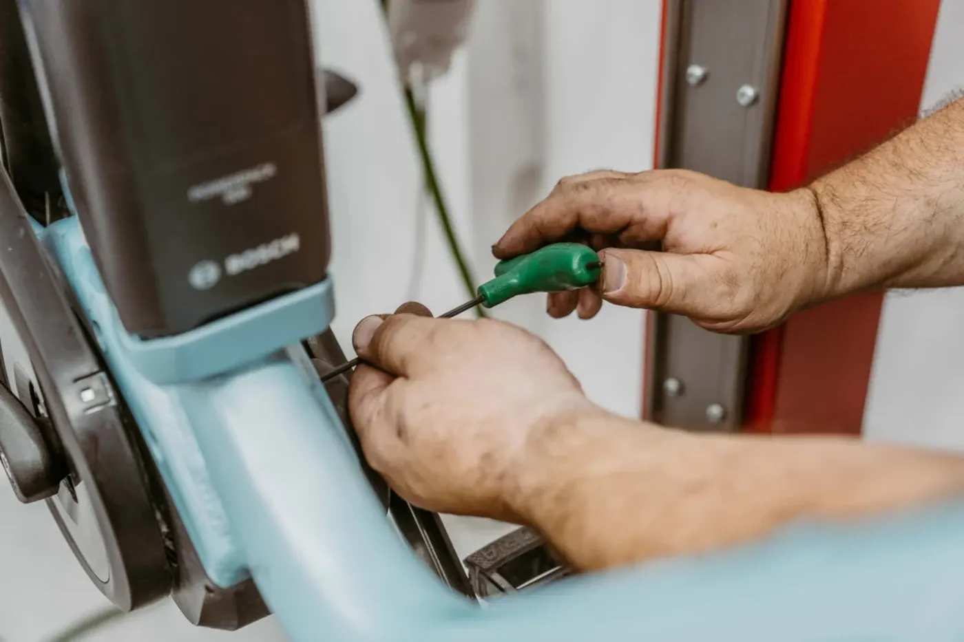 Arbeit am E-Bike-Antrieb