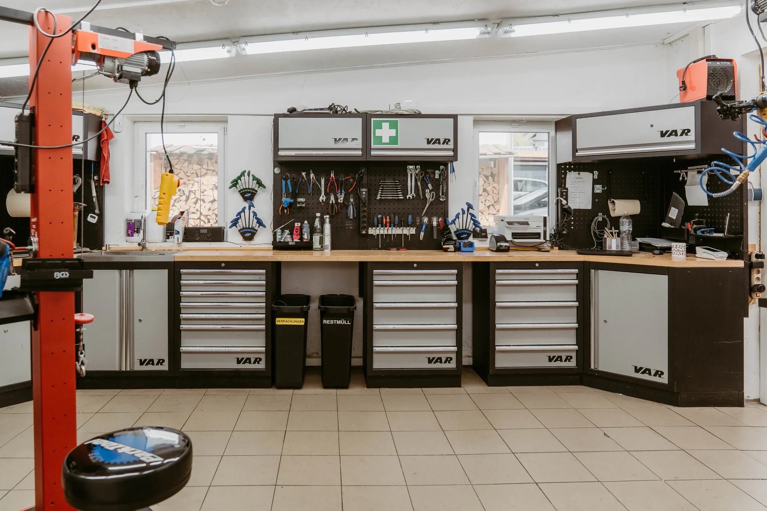 Werkstatt von Fahrrad Heilmann mit Montageständern